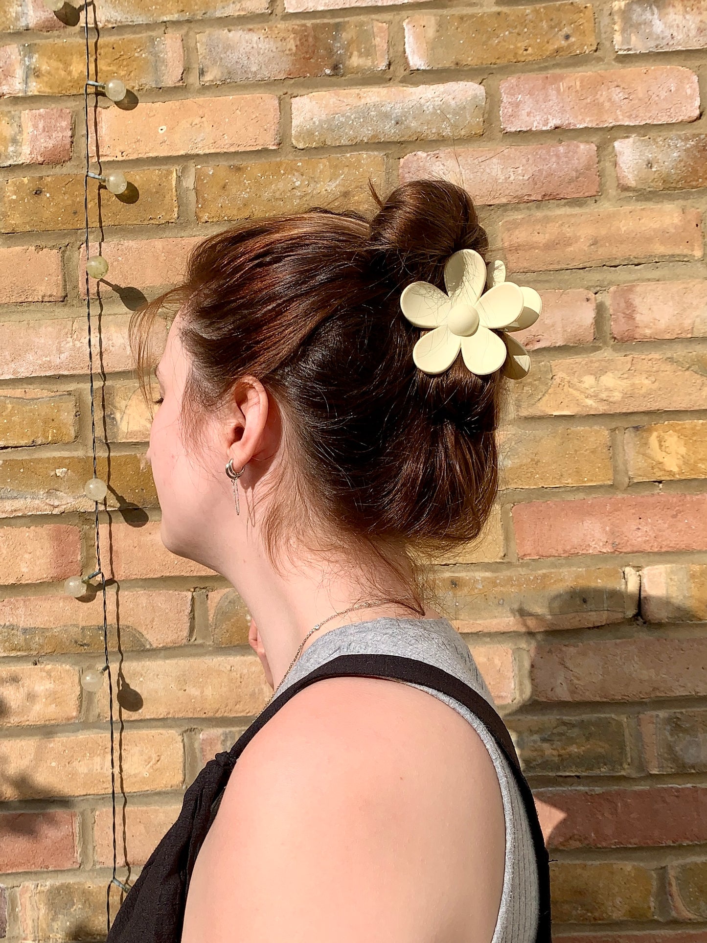 Cream Retro Flower Claw Clip