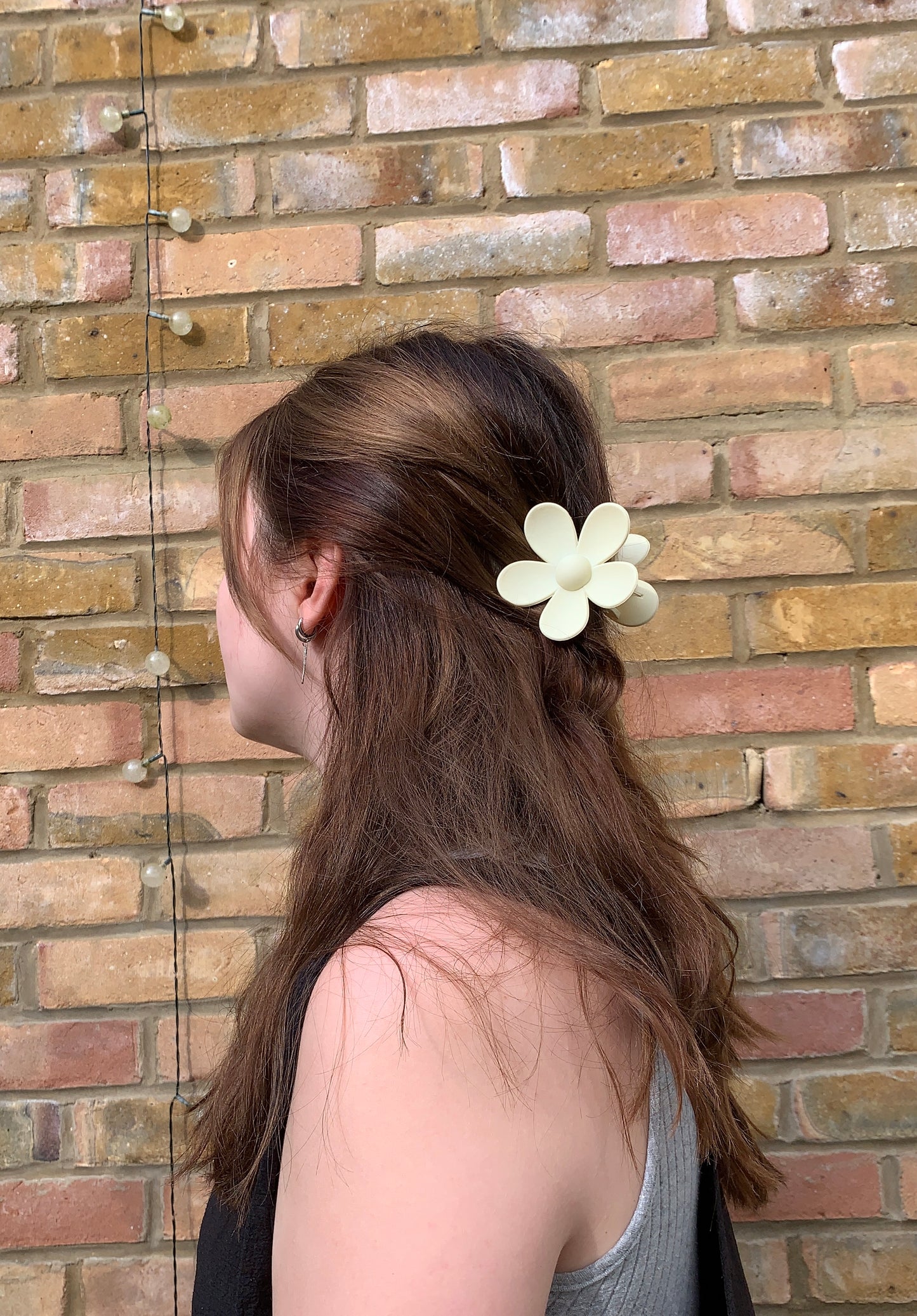 Cream Retro Flower Claw Clip