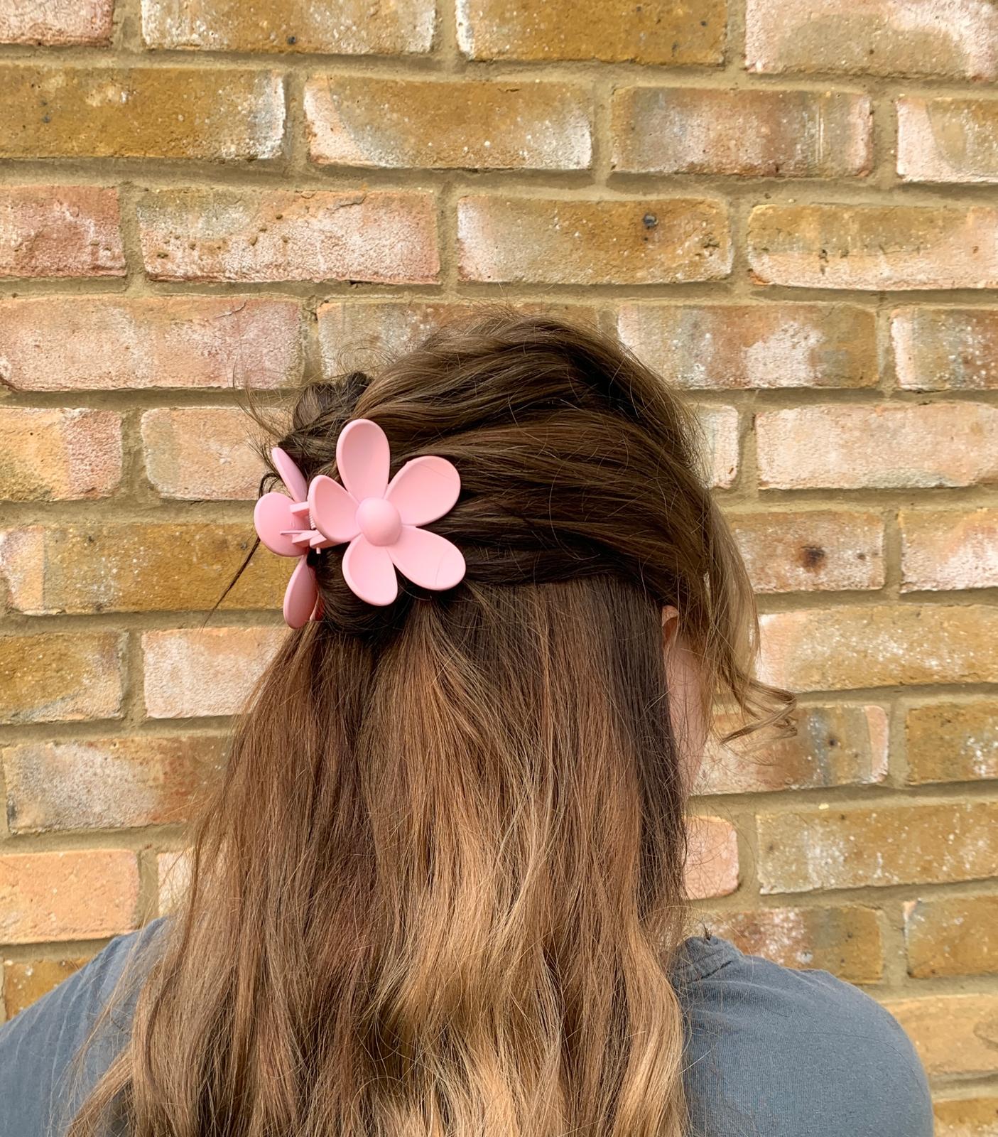 Baby Pink Retro Flower Claw Clip